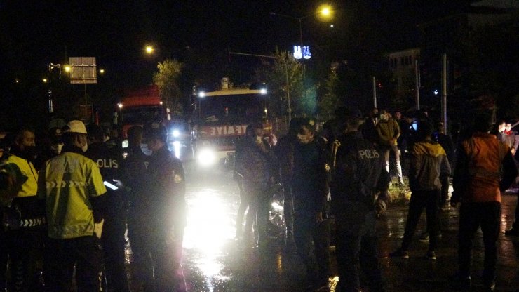 Kayganlaşan yolda kontrolden çıkan midibüs zincirleme kazaya neden oldu: 7 yaralı