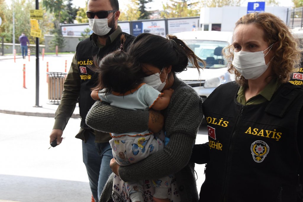 Sevgilisinin erkek kardeşini bıçaklayarak öldüren kadın suç makinesi çıktı