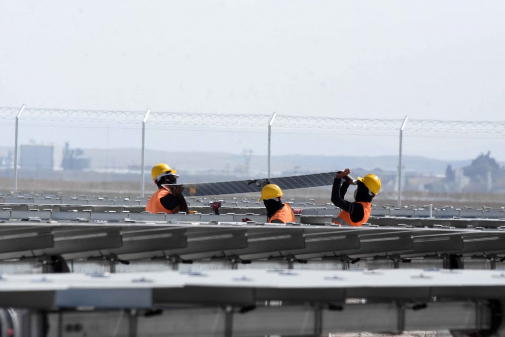 Dünyanın en büyük güneş enerji santrali, Konya'da üretime başladı