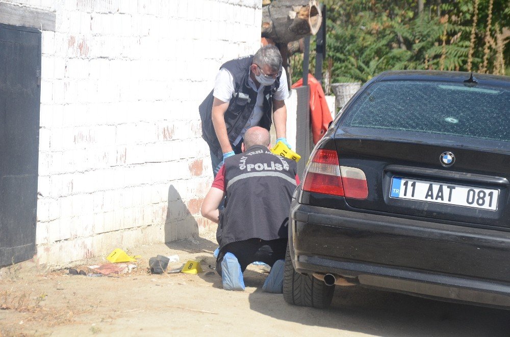 Blecik'te otomobile silahlı saldırı