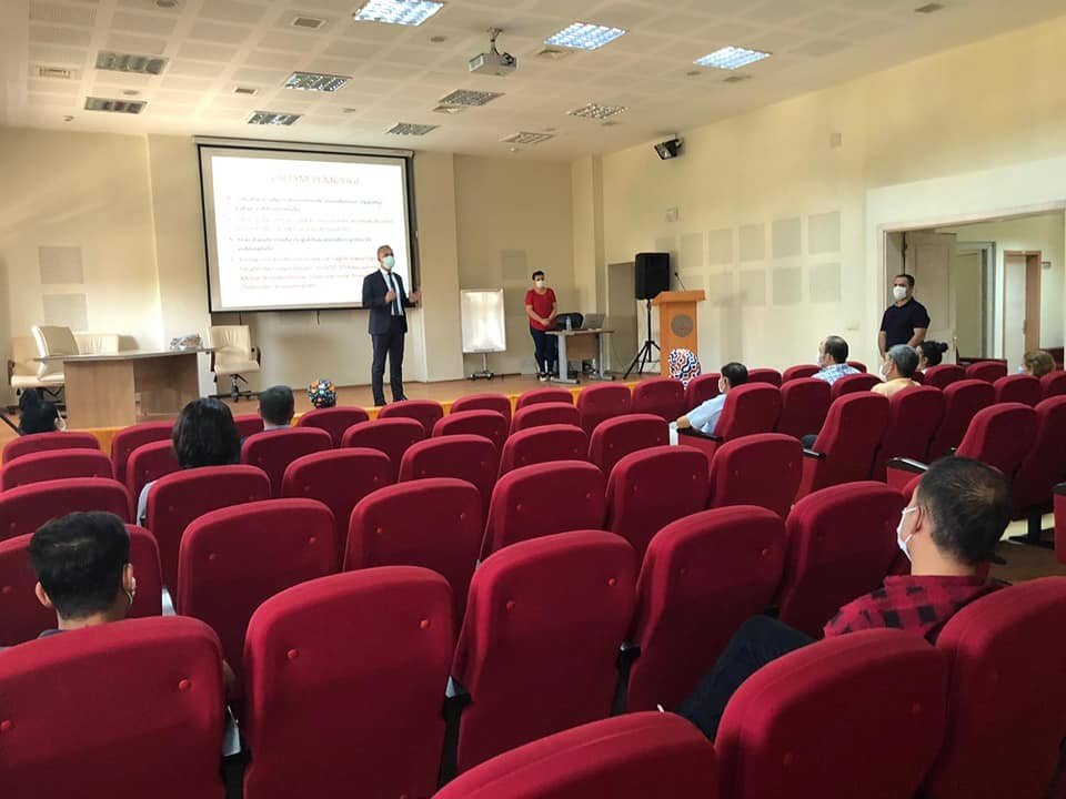 Bakım personeline koronavirüs eğitimi