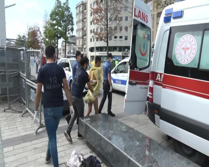 Taksim Meydanı'nda şaşırtan görüntü: Çıplak kadına polis müdahale etti
