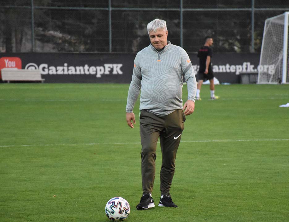 Sumudica "Bir futbolcuya onay vermem için 50 bin euro teklif edildi"