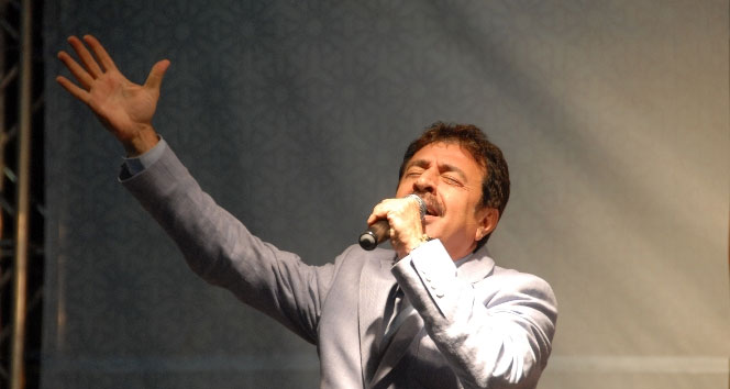 Ahmet Selçuk İlkan kimdir? Kaç yaşında? Nereli? Şiirleri, şarkıları ve sözleri