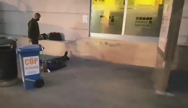 Özel hastanenin önünde dakikalarca can çekişti ama kimse müdahale etmedi!