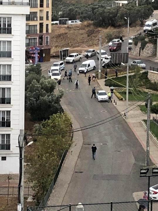 Alkollü koca sokak ortasında karısını kurşun yağmuruna tuttu!