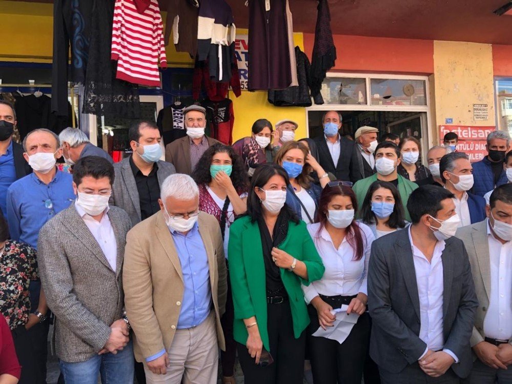 HDPli vekillerden polise hadsiz çıkış: Terbiyesiz, bana sicilini söyle!