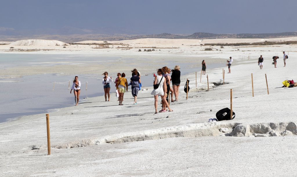 Salda Gölü'ndeki beyaz kumlar aslında fosil