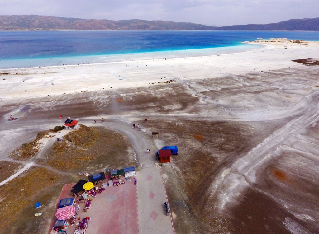 Salda Gölü'ndeki beyaz kumlar aslında fosil