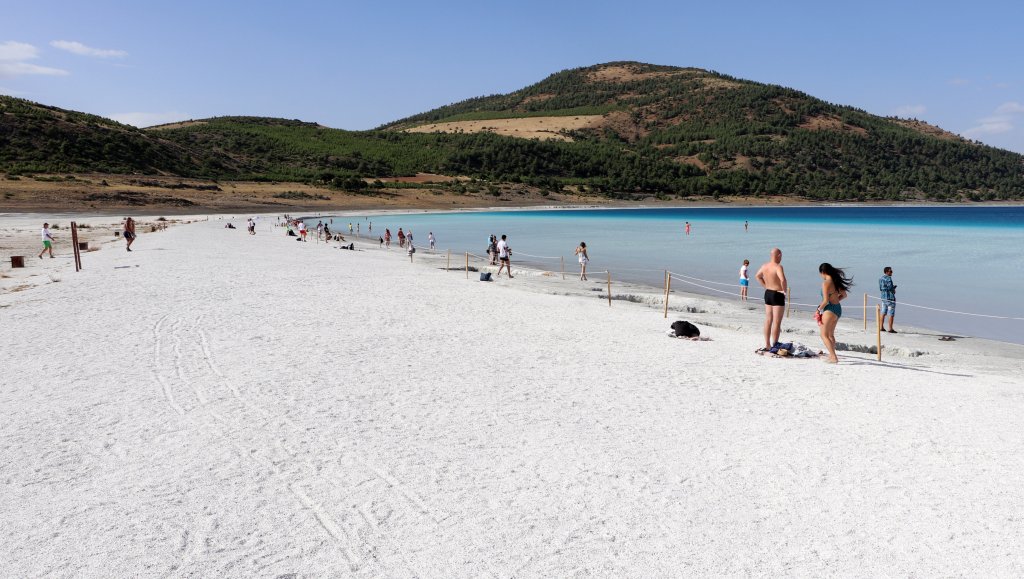 Salda Gölü'ndeki beyaz kumlar aslında fosil