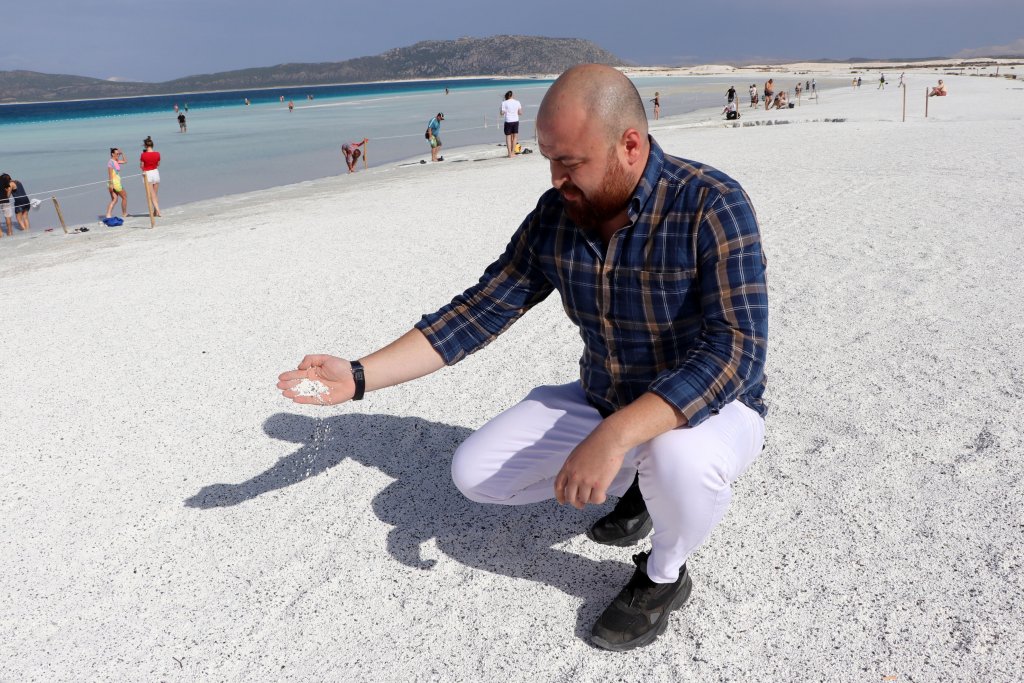 Salda Gölü'ndeki beyaz kumlar aslında fosil