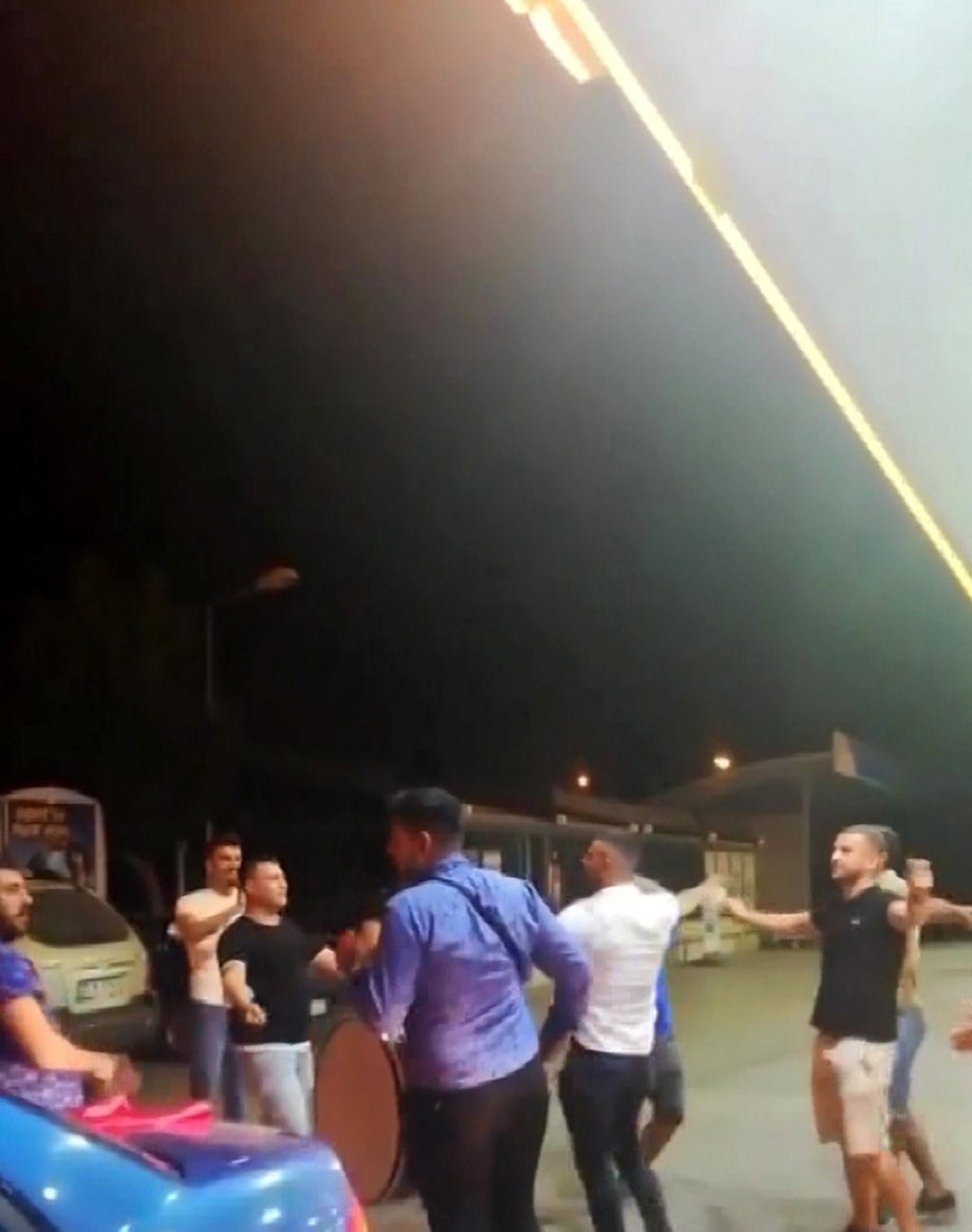 Asker eğlenceleri koronavirüs dinlemiyor!