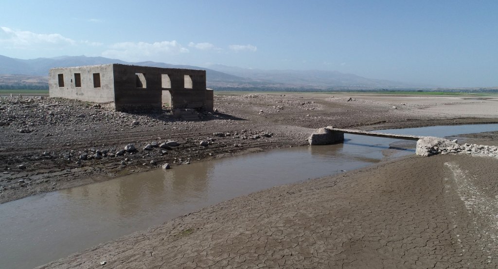 Baraj suları çekilince Fatih Sultan Mehmet'in yaptırdığı cami gün yüzüne çıktı