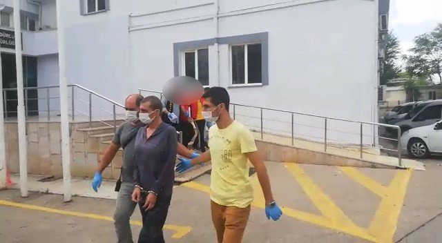 Travesti ile anlaşan adamı gasbettikten sonra tüfek zoruyla hamama götürdüler