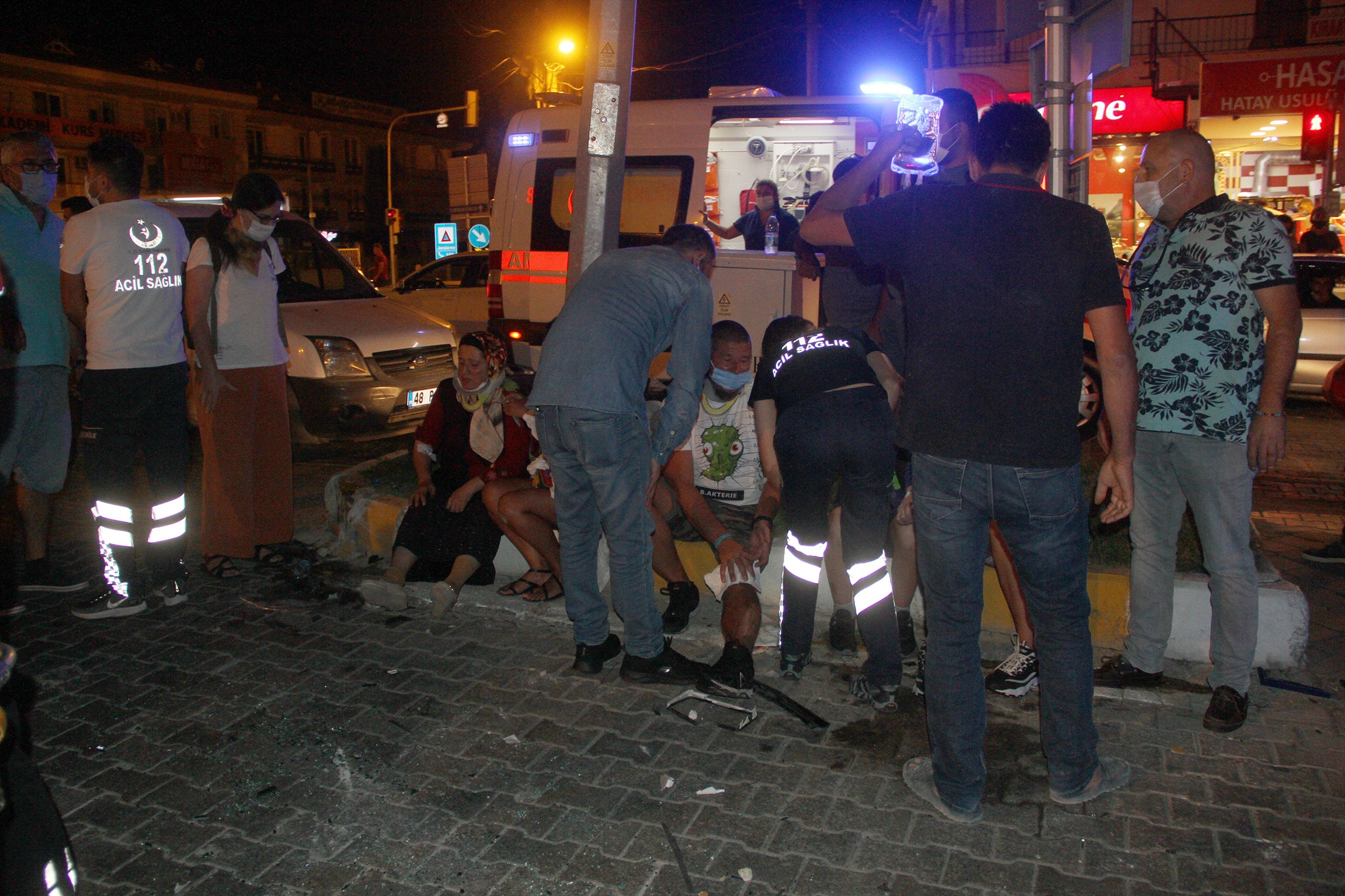 Muğla'da korkunç kaza! Ambulans yolun ortasına devrildi