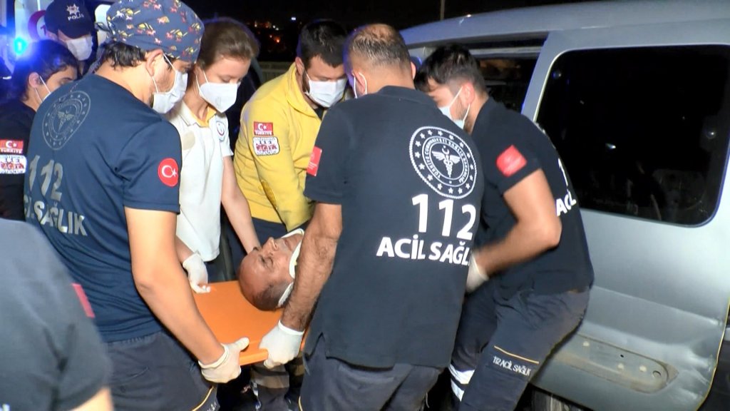 Haliç Köprüsü'nde otomobilden fırlayan çocuk, bariyerlere çarparak öldü