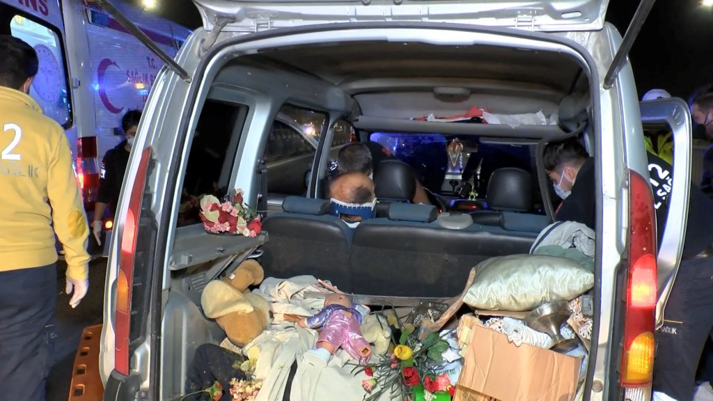 Haliç Köprüsü'nde otomobilden fırlayan çocuk, bariyerlere çarparak öldü