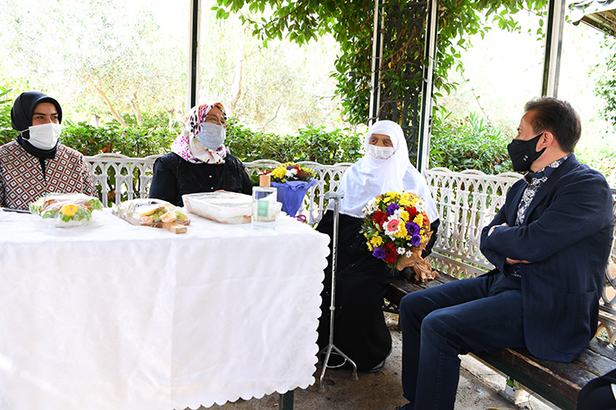 Tuzla'da 1 Ekim Dünya Yaşlılar Günü'nde yaşlılara özel ziyaret!