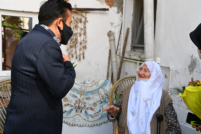 Tuzla'da 1 Ekim Dünya Yaşlılar Günü'nde yaşlılara özel ziyaret!