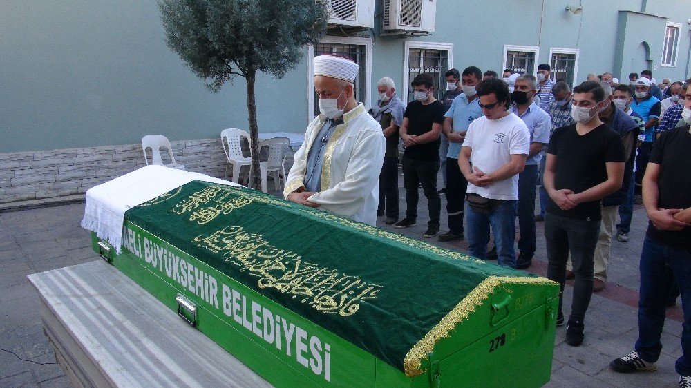 Şizofreni hastası şahıs tarafından bıçaklanan Volkan Mercan, son yolculuğuna uğurlandı