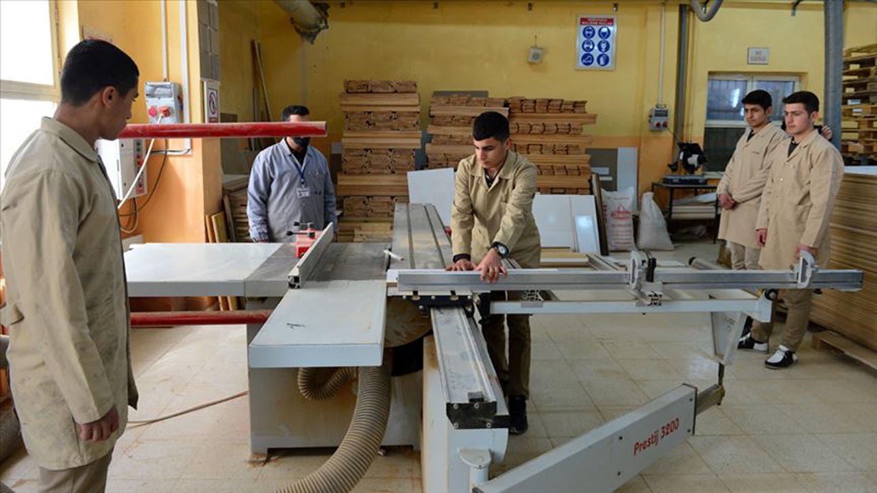 MEB'den yüz yüze eğitim açıklaması: 4 lise türünde eğitimler pazartesi başlıyor