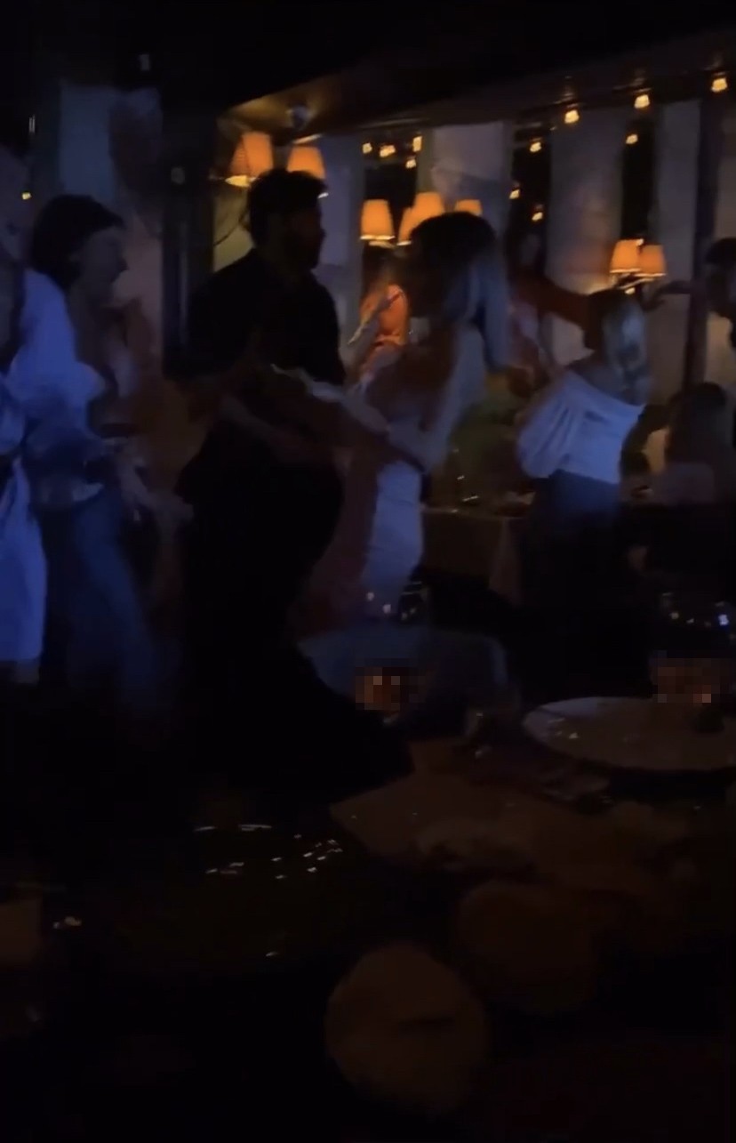 Bebek'te yine koronavirüs partisi