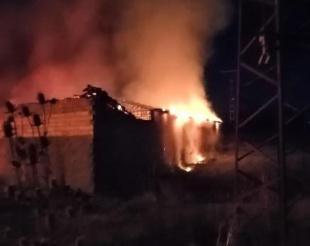 Kütahya'da ahır yangını: 47 koyun telef oldu