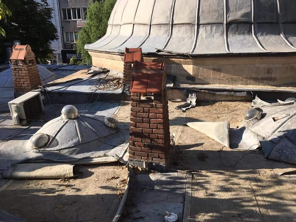 Kütahya'da tarihi hamamın çatısındaki kurşunlar çalındı 