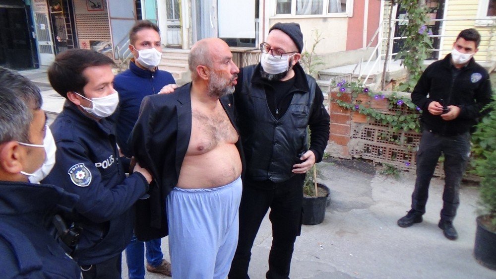 Psikiyatri kliniğinden kaçan adam, elindeki bıçakla dehşet saçtı