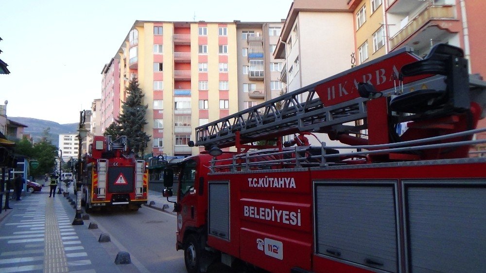 Psikiyatri kliniğinden kaçan adam, elindeki bıçakla dehşet saçtı