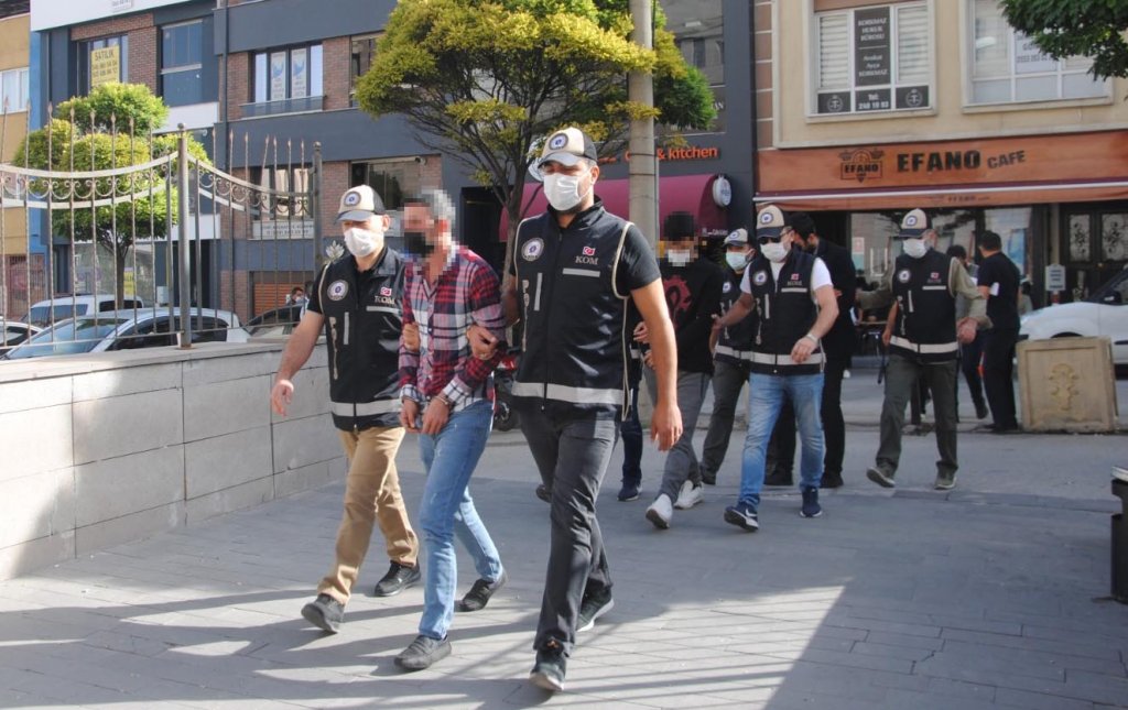 Eskişehir'de başkalarının yerine sınava giren 8 şüpheli yakalandı