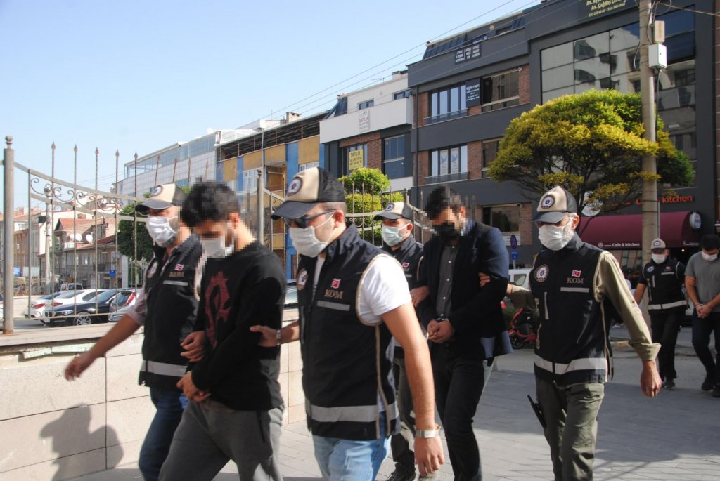 Eskişehir'de başkalarının yerine sınava giren 8 şüpheli yakalandı