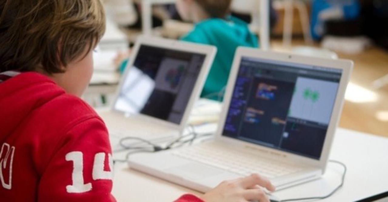 Erdoğan duyurdu: 500 bin öğrenciye ücretsiz tablet verilecek