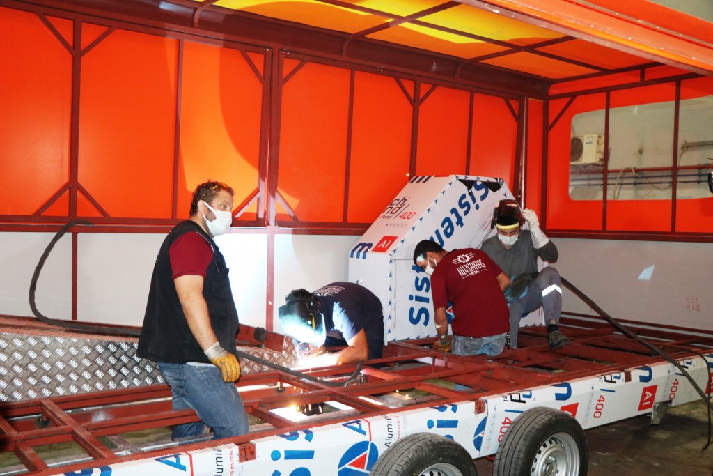 Emniyet kemerinin önemini anlatmak için sürücülere çarpışma simülatörü!