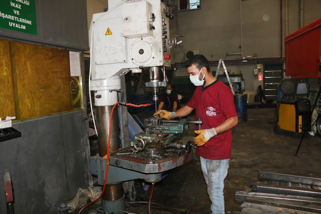 Emniyet kemerinin önemini anlatmak için sürücülere çarpışma simülatörü!