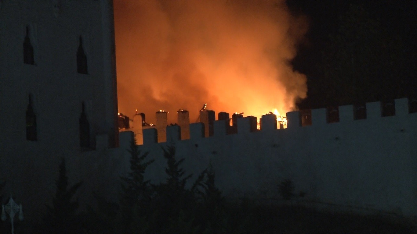 Ankara'da korku dolu anlar! Estergon kalesi alev alev yandı 