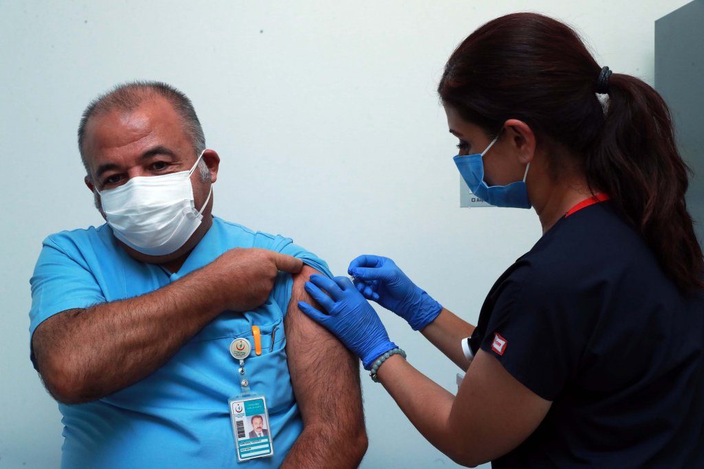 Koronavirüs aşısı denemeleri şimdi de Ankara Şehir Hastanesi'nde 