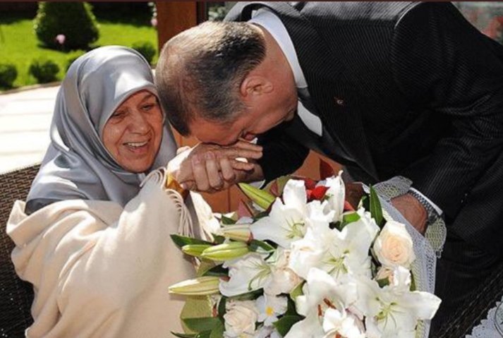 Recep Tayyip Erdoğan'ın annesi Tenzile Erdoğan kimdir? Ne zaman öldü? Neden öldü?