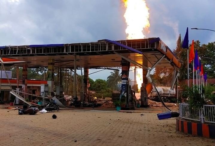 Hindistan’da patlama: Benzin istasyonu havaya uçtu