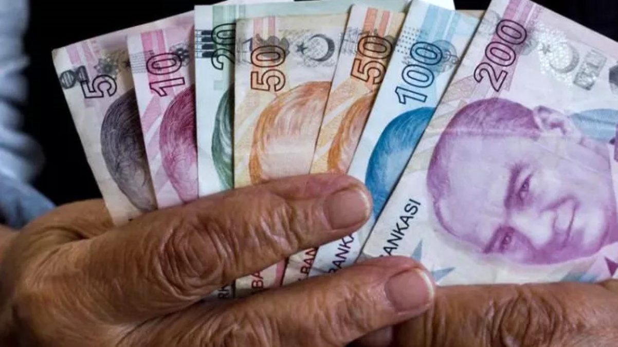 Aile Bakanı Selçuk: Nakdi ücret desteği ödemeleri bugün başladı!