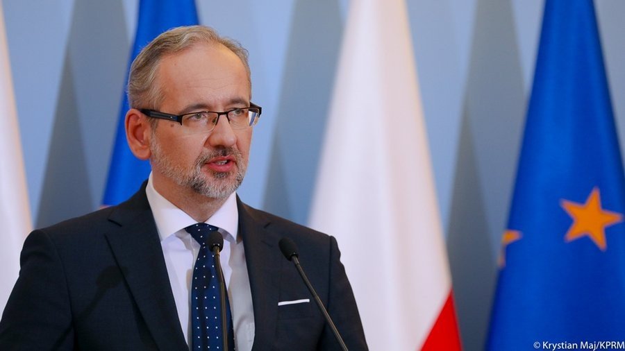 Polonya’da yeni koronavirüs önlemi: Maske takma zorunluluğu geri geldi