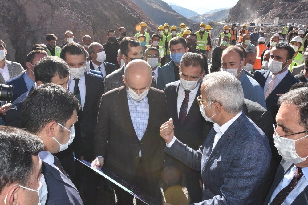 Bakan Karaismailoğlu Yeni Köprü Yüksekova Tünel şantiyesinde