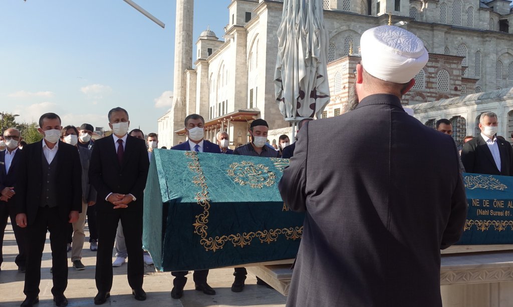 Dr. Mehmet Bakar gözyaşları içinde toprağa verildi