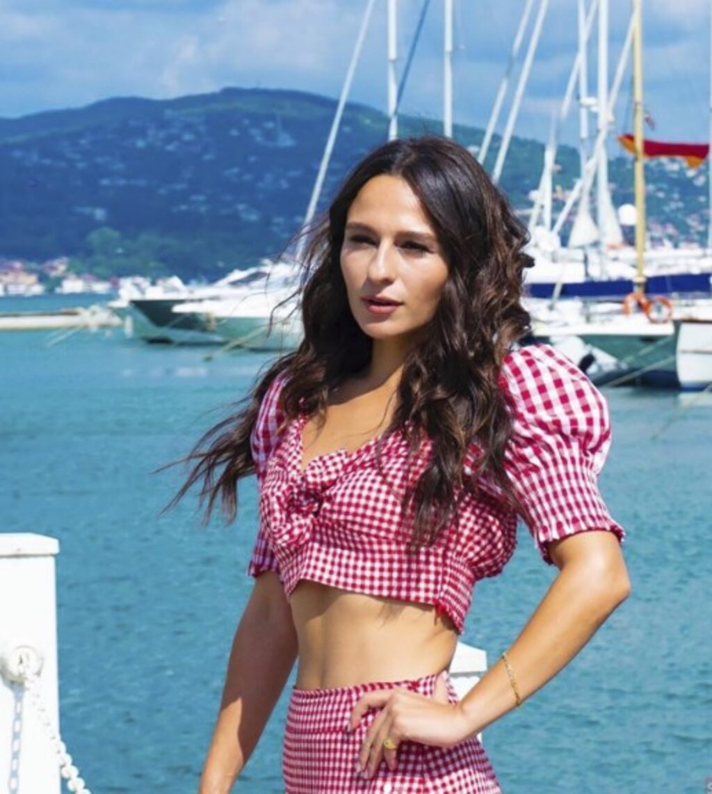 Bir Zamanlar Çukurova'nın güzel oyuncusu Selin Yeninci burun estetiği yaptırdı!