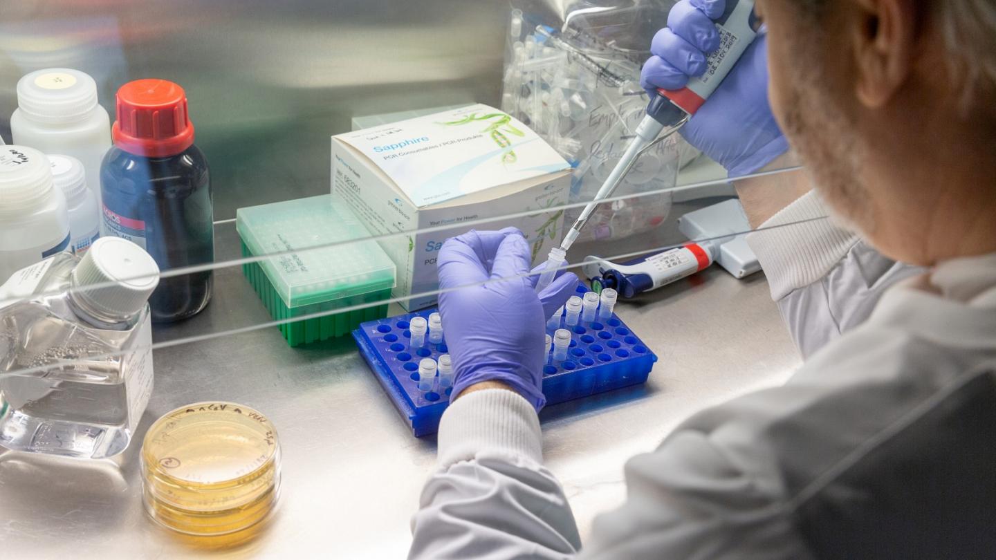 Johnson & Johnson aşı çalışmalarını durdurduğunu açıkladı!