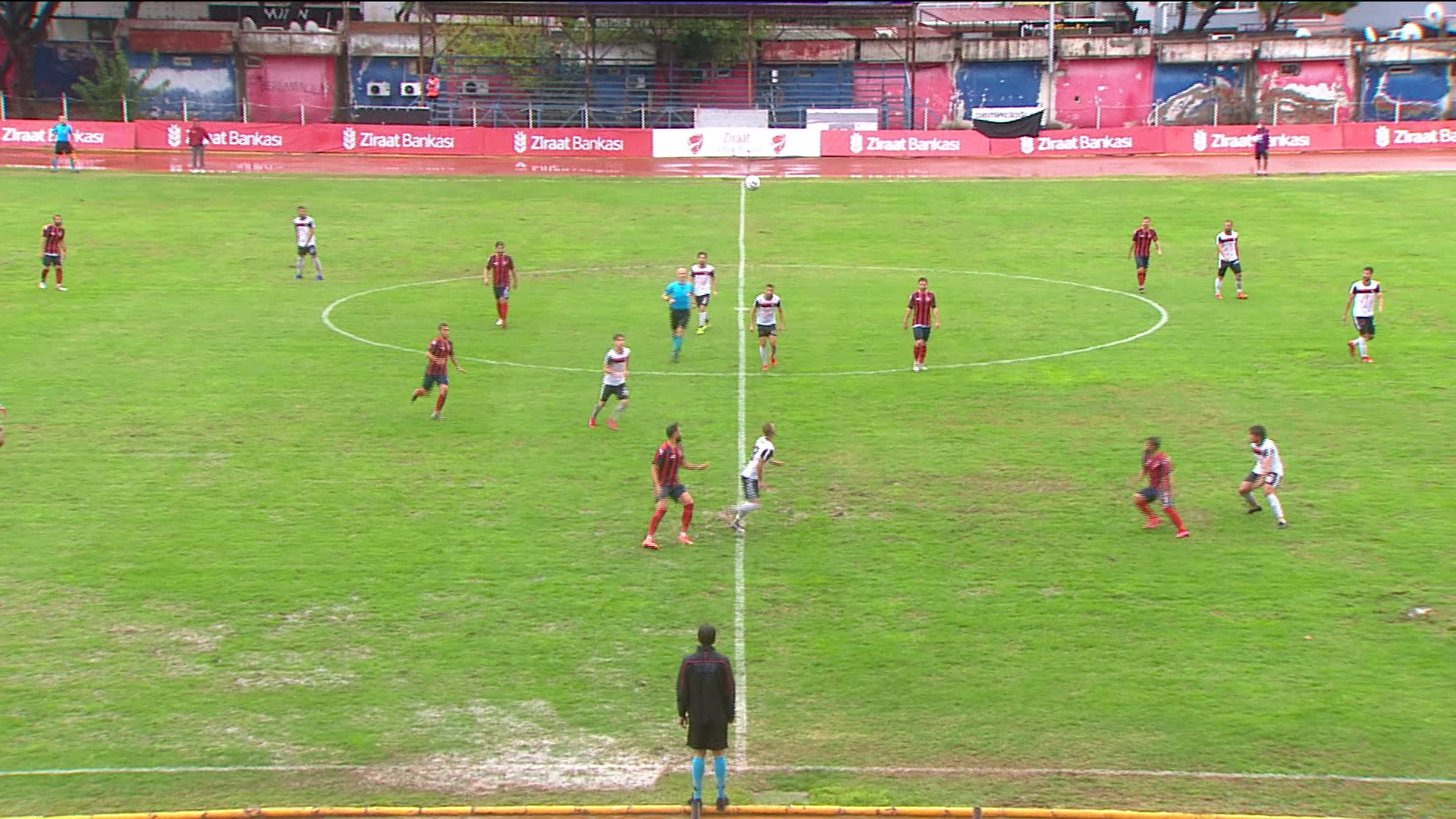 Bergama Belediyespor - Manisaspor maçı ani yağış nedeniyle durakladı!