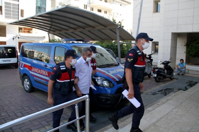 Alanya, Avsallar Mahallesi'ndeki bir restoranda 61 litre sahte içki ele geçirildi!