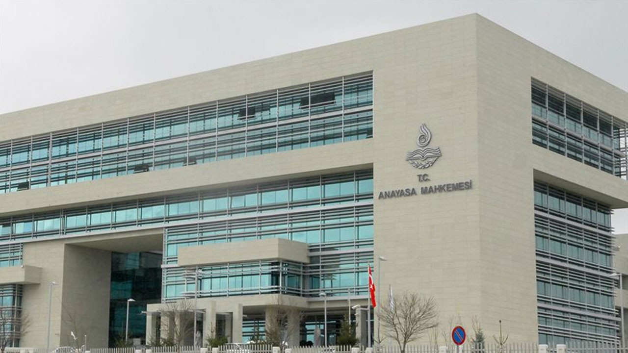 Anayasa Mahkemesi Üyesi Engin Yıldırım'ı kim atadı? Diğer üyeleri kim atadı? Kaç üyeden oluşur? Üyelerini kim seçer? 