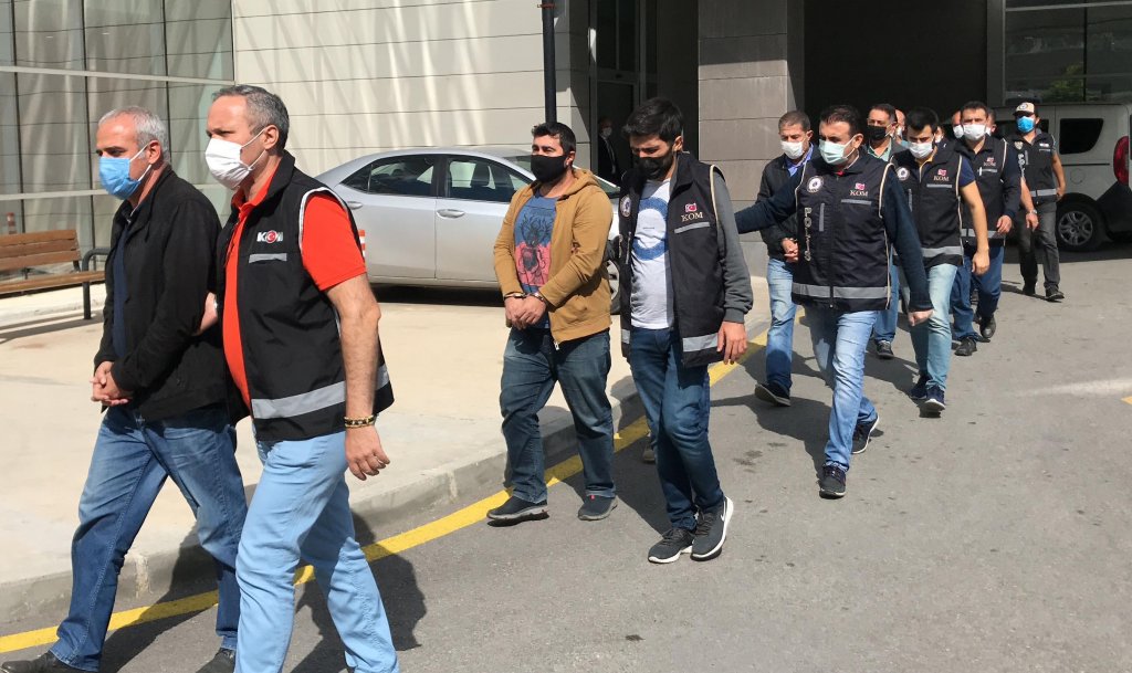 FETÖ operasyonu: 1'i emniyet müdürü 16 eski polise gözaltı