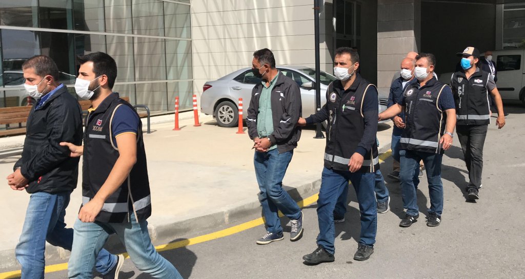 FETÖ operasyonu: 1'i emniyet müdürü 16 eski polise gözaltı